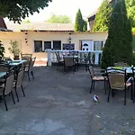 Zschirnsteinbaude Guest house Kleingiesshubel