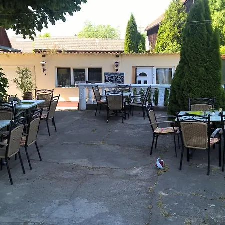 Zschirnsteinbaude Guest house Kleingiesshubel
